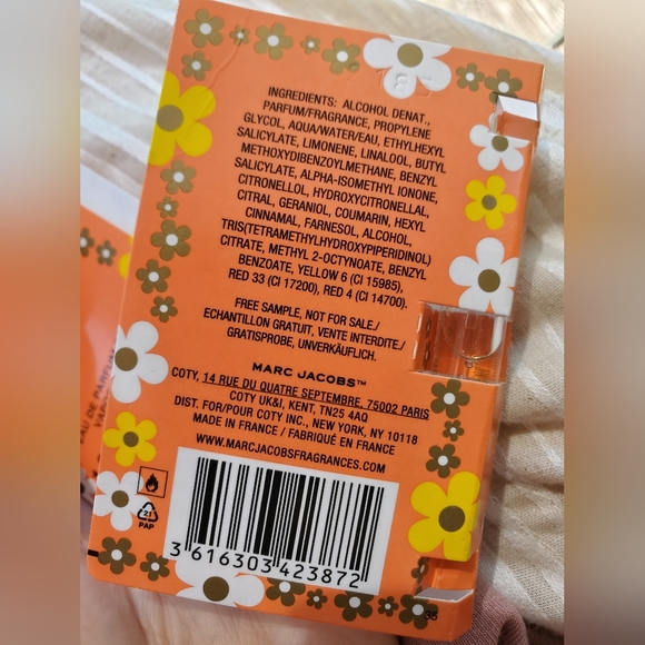 Daisy Marc Jacobs Ever So Fresh Eau De Parfum Spray Perfume x2 Travel Sample NEW - Picture 3 of 4